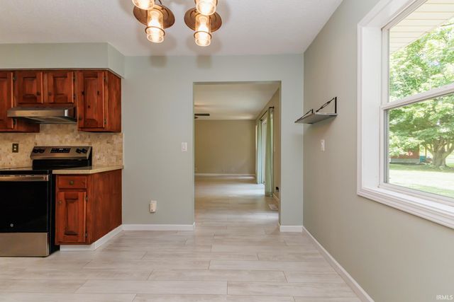 1710 W Sun Valley Parkway, Muncie, IN 47303