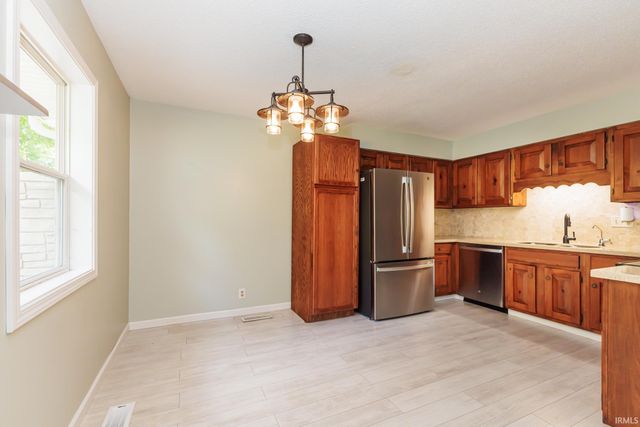 1710 W Sun Valley Parkway, Muncie, IN 47303