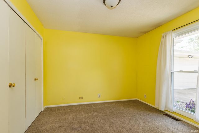 1710 W Sun Valley Parkway, Muncie, IN 47303