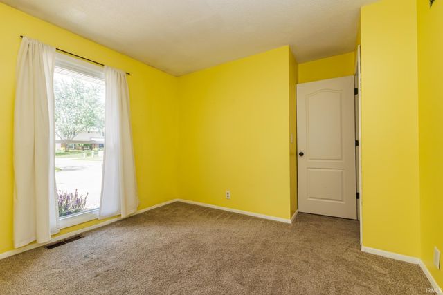 1710 W Sun Valley Parkway, Muncie, IN 47303