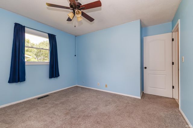 1710 W Sun Valley Parkway, Muncie, IN 47303