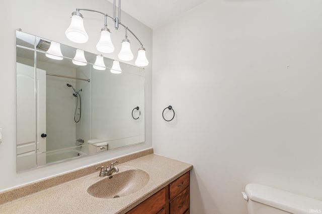 1710 W Sun Valley Parkway, Muncie, IN 47303