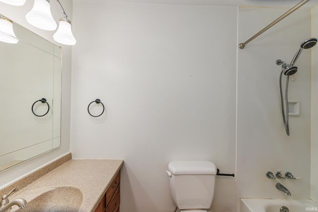 1710 W Sun Valley Parkway, Muncie, IN 47303