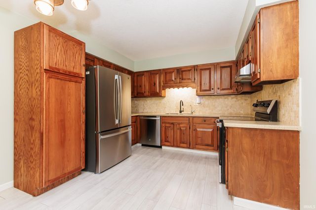 1710 W Sun Valley Parkway, Muncie, IN 47303