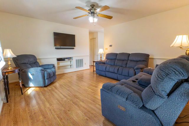 511 Darrell LN, Hurt, VA 24563