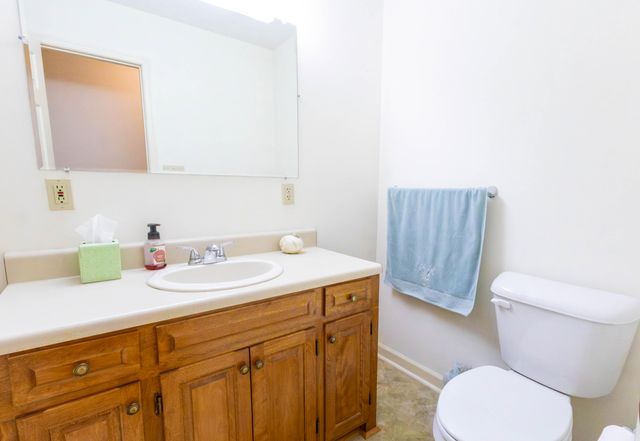 511 Darrell LN, Hurt, VA 24563