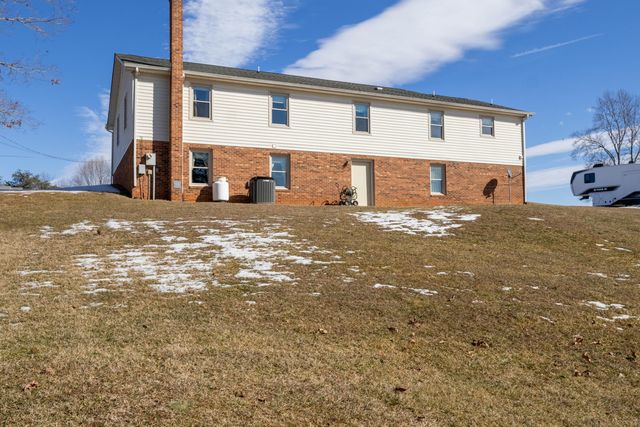 511 Darrell LN, Hurt, VA 24563