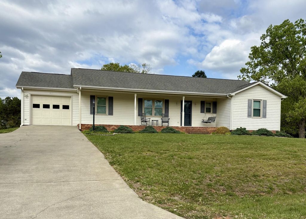 511 Darrell LN, Hurt, VA 24563