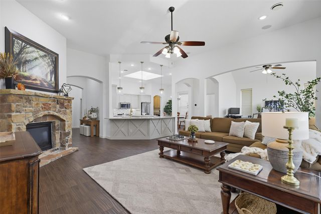 109 Diablo Drive, Burleson, TX 76028