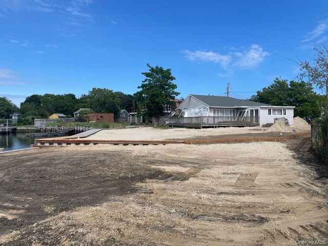 19 Seatuck Lane, Eastport, NY 11941