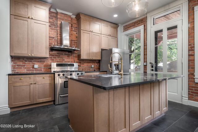 1372 S Floyd St, Louisville, KY 40208