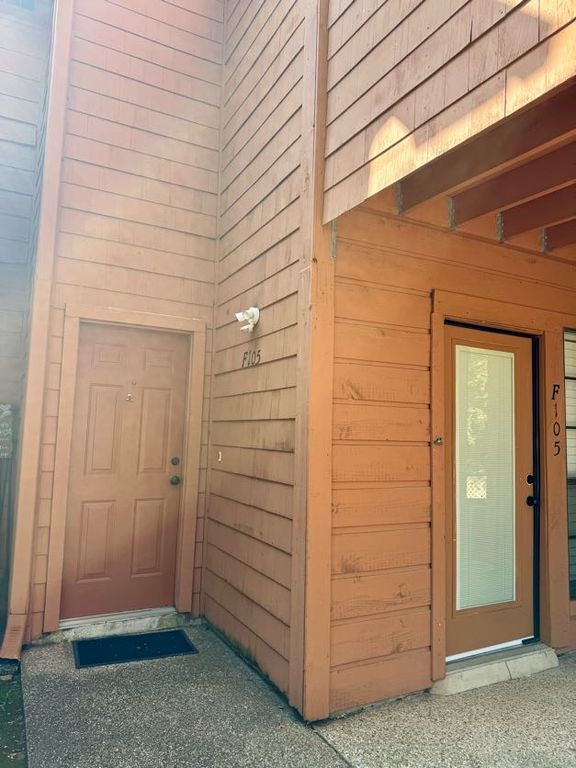 1305 W Villa Maria Road F-105, Bryan, TX 77801