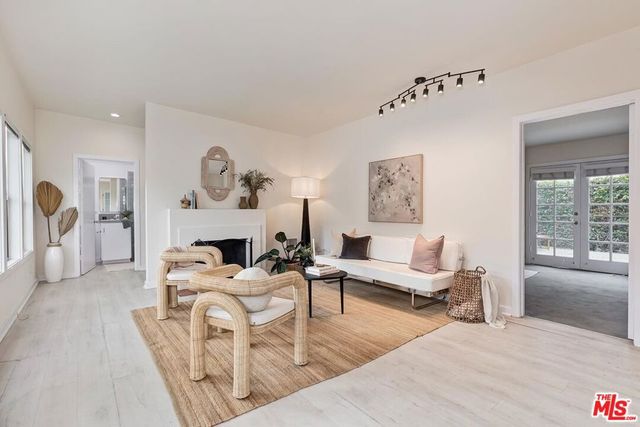 215 Entrada Drive, Santa Monica, CA 90402