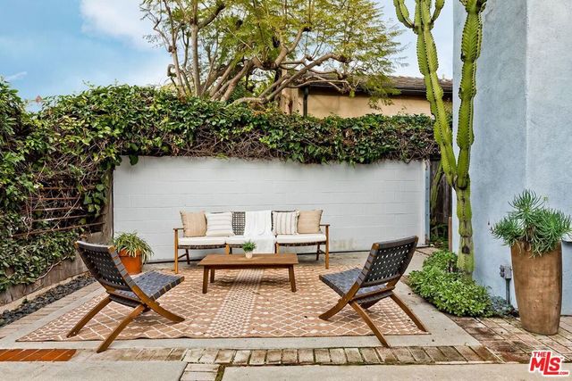 215 Entrada Drive, Santa Monica, CA 90402