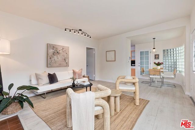 215 Entrada Drive, Santa Monica, CA 90402