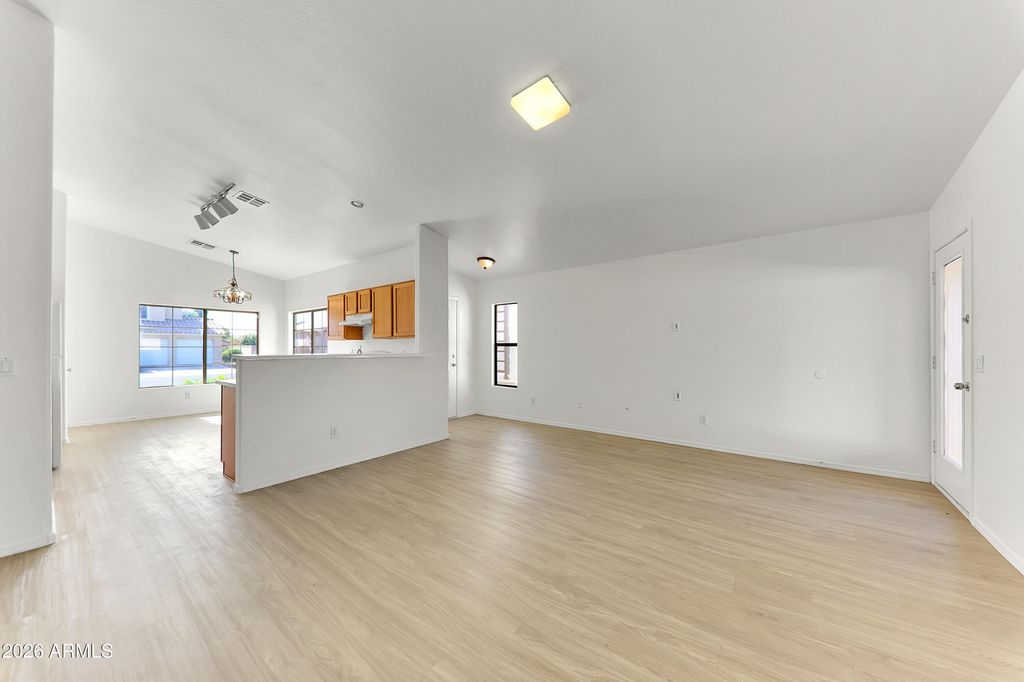 7594 W CITRUS Way, Glendale, AZ 85303 — photo 2