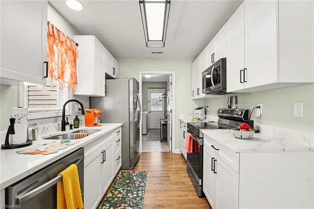 597 Lakeside Valley Drive, Winston-salem, NC 27107