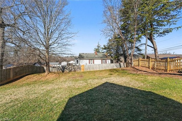 597 Lakeside Valley Drive, Winston-salem, NC 27107