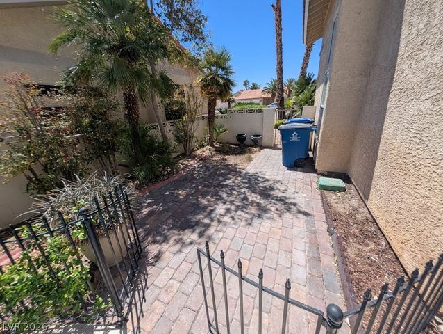 8432 Airmont Court, Las Vegas, NV 89128