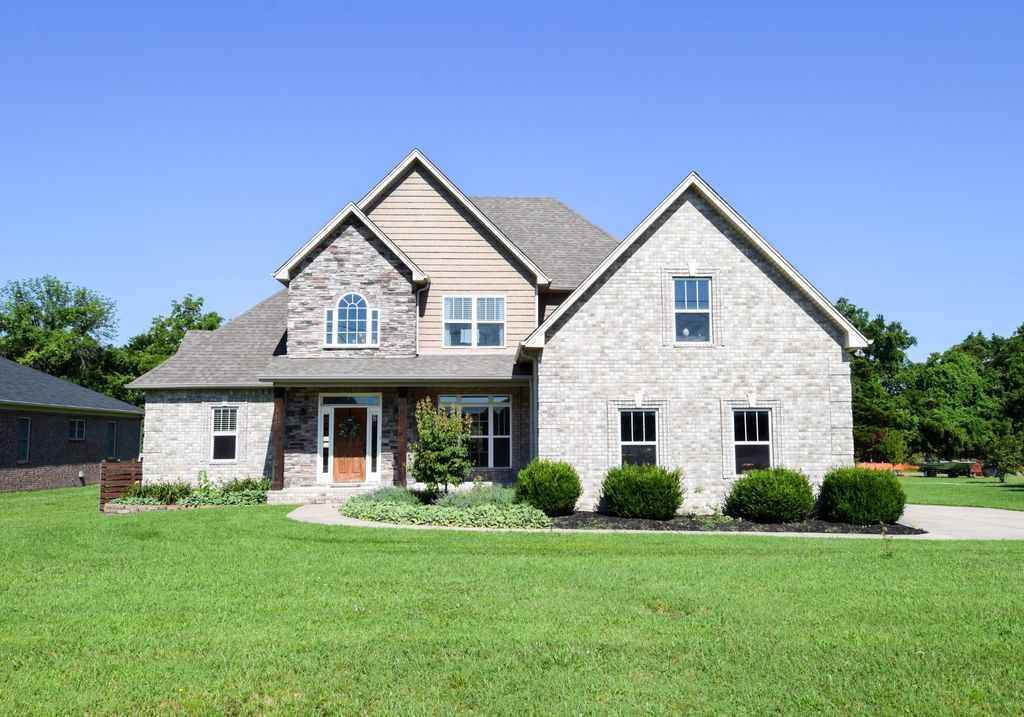 216 Honeysuckle Ln, Lebanon, TN 37087