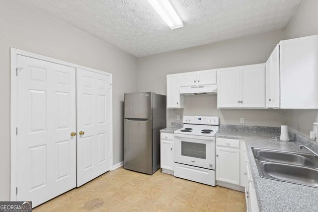 6097 Camden Forrest Cove, Riverdale, GA 30296