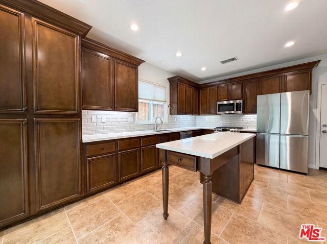 28441 Silverking Trail, Santa Clarita, CA 91390