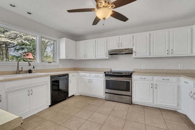 423 Shasteen Bend Dr, Winchester, TN 37398