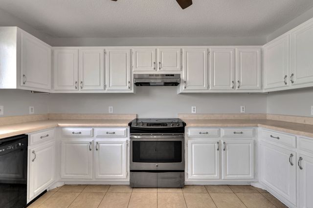 423 Shasteen Bend Dr, Winchester, TN 37398