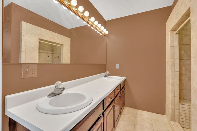 423 Shasteen Bend Dr, Winchester, TN 37398