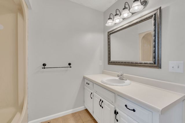 423 Shasteen Bend Dr, Winchester, TN 37398