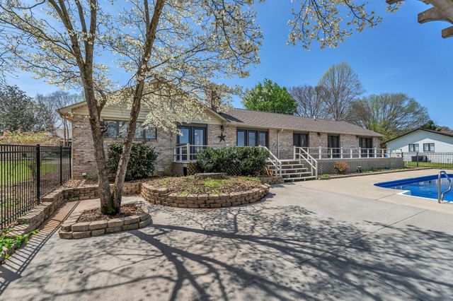 423 Shasteen Bend Dr, Winchester, TN 37398