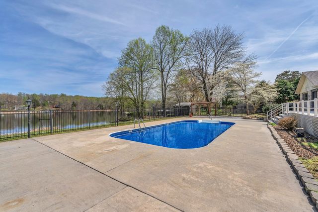 423 Shasteen Bend Dr, Winchester, TN 37398