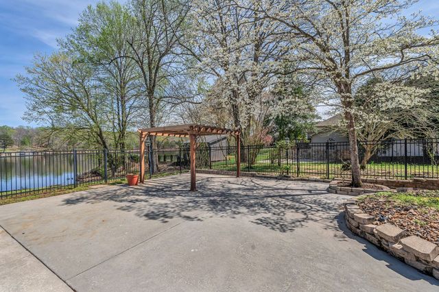 423 Shasteen Bend Dr, Winchester, TN 37398