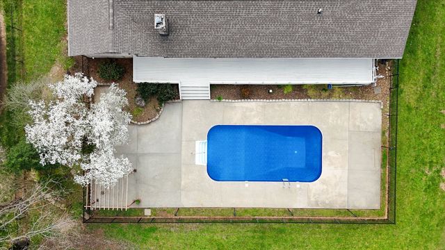 423 Shasteen Bend Dr, Winchester, TN 37398