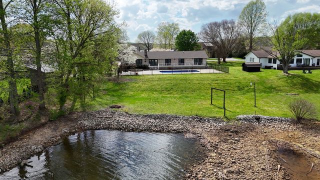 423 Shasteen Bend Dr, Winchester, TN 37398