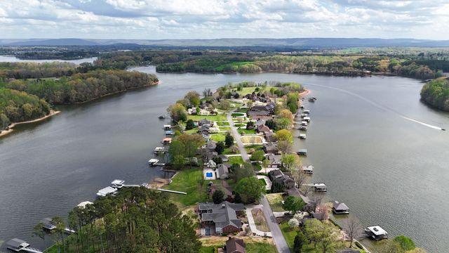 423 Shasteen Bend Dr, Winchester, TN 37398