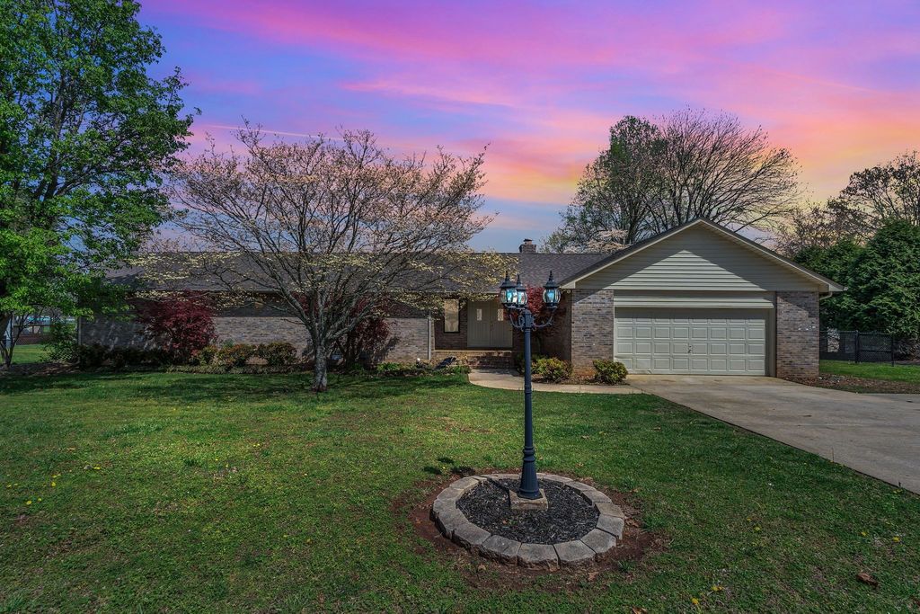 423 Shasteen Bend Dr, Winchester, TN 37398