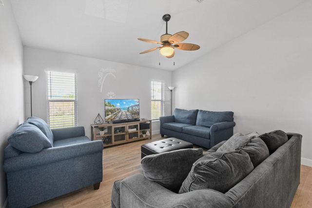 971 SW Mccomb Avenue, Port St Lucie, FL 34953