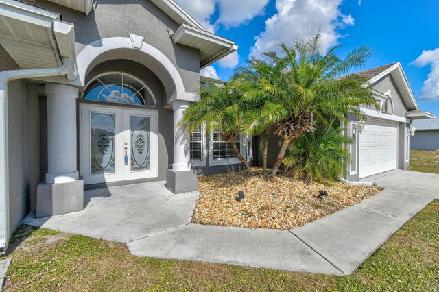 971 SW Mccomb Avenue, Port St Lucie, FL 34953