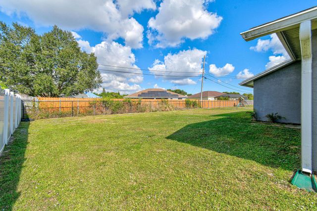 971 SW Mccomb Avenue, Port St Lucie, FL 34953