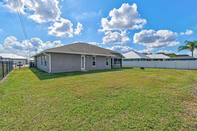 971 SW Mccomb Avenue, Port St Lucie, FL 34953