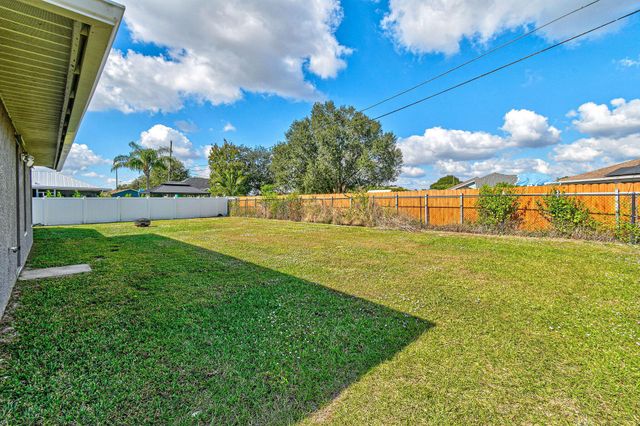 971 SW Mccomb Avenue, Port St Lucie, FL 34953