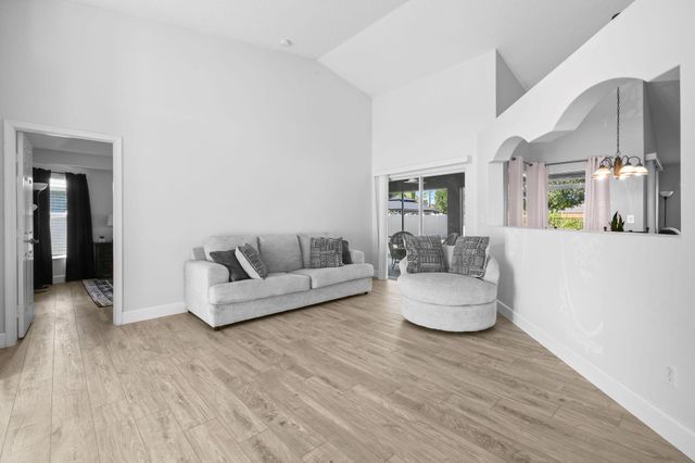 971 SW Mccomb Avenue, Port St Lucie, FL 34953