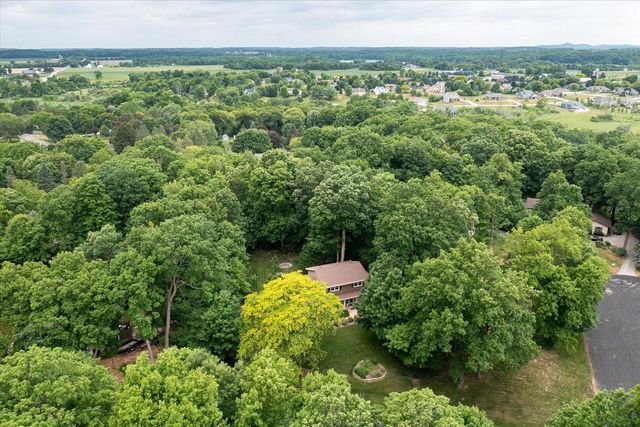 W254N9301 Bittersweet DRIVE, Lisbon, WI 53089