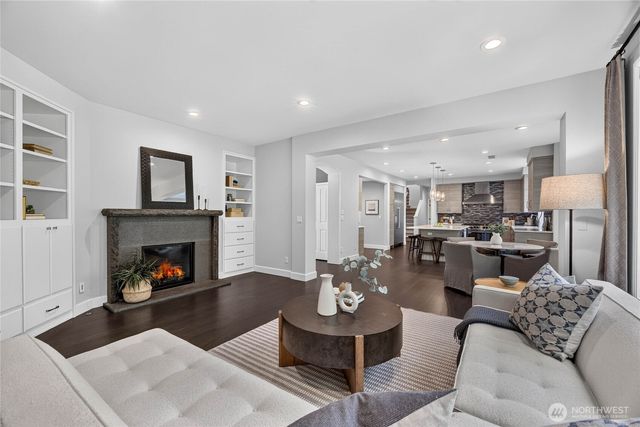 25720 NE 4th Place, Sammamish, WA 98074