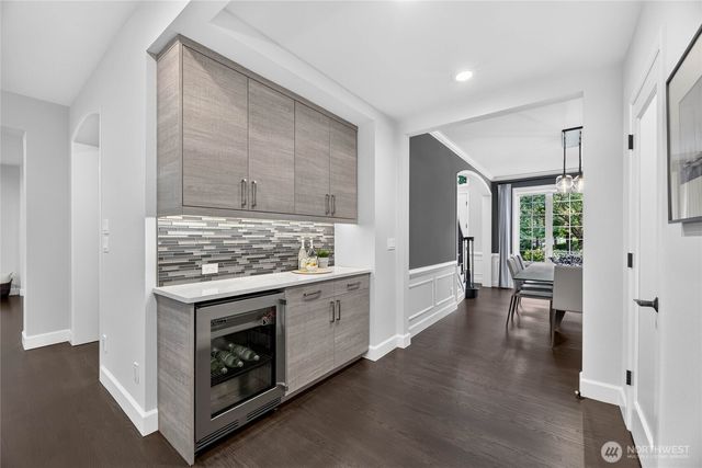 25720 NE 4th Place, Sammamish, WA 98074