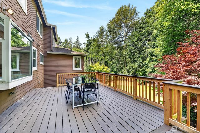 25720 NE 4th Place, Sammamish, WA 98074