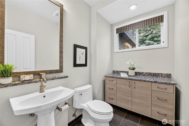 25720 NE 4th Place, Sammamish, WA 98074