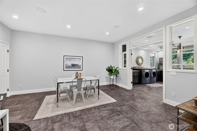 25720 NE 4th Place, Sammamish, WA 98074