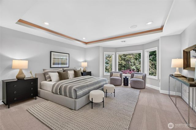 25720 NE 4th Place, Sammamish, WA 98074